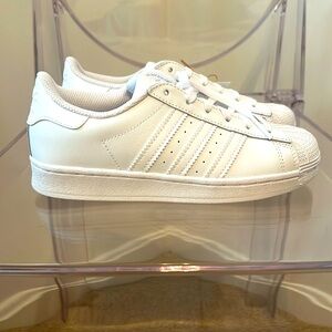Adidas  NEW white sneaker size 2